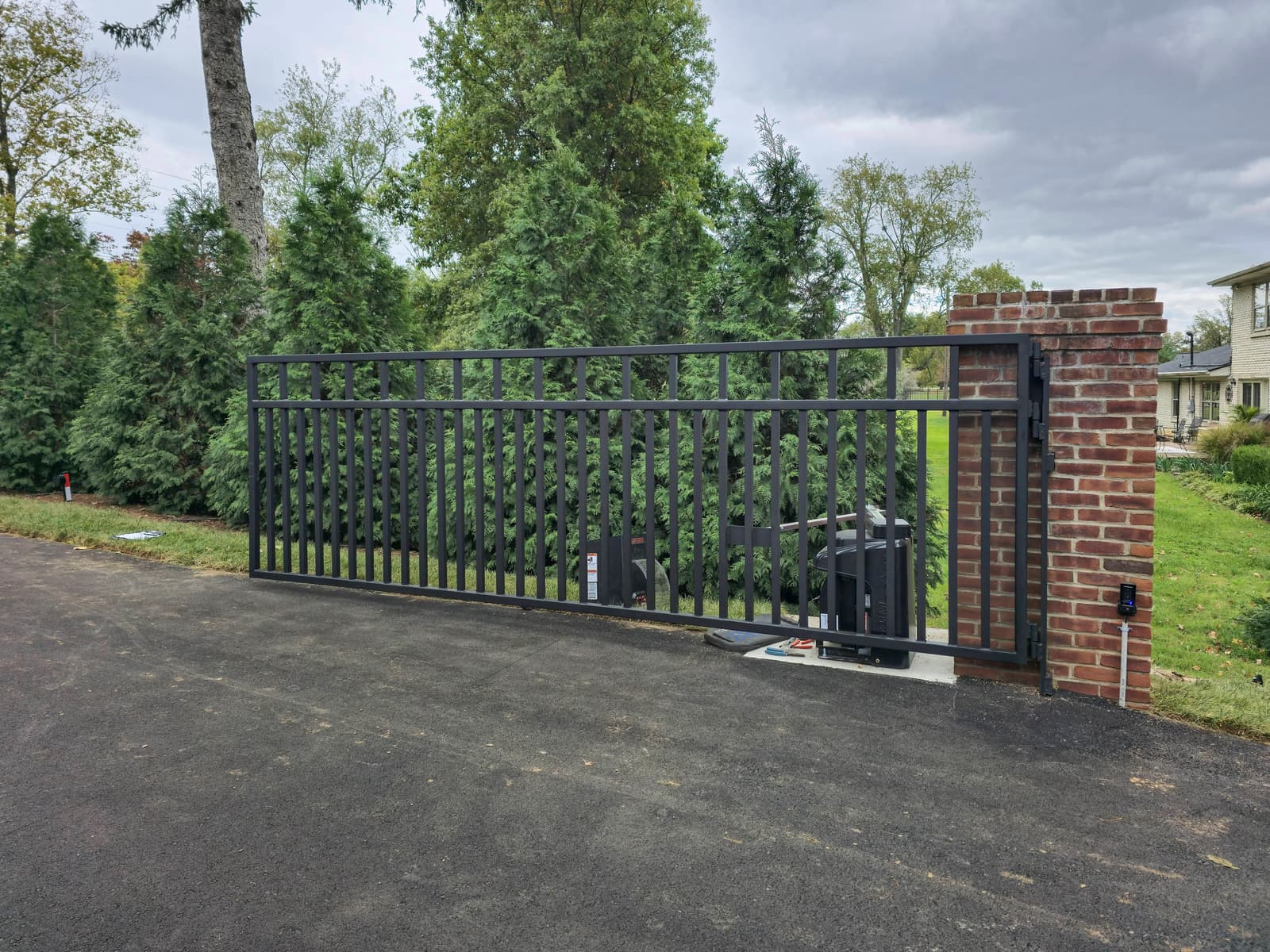 LiftMaster Swing vs. Slide Gate Operators: How to Choose the Right Series