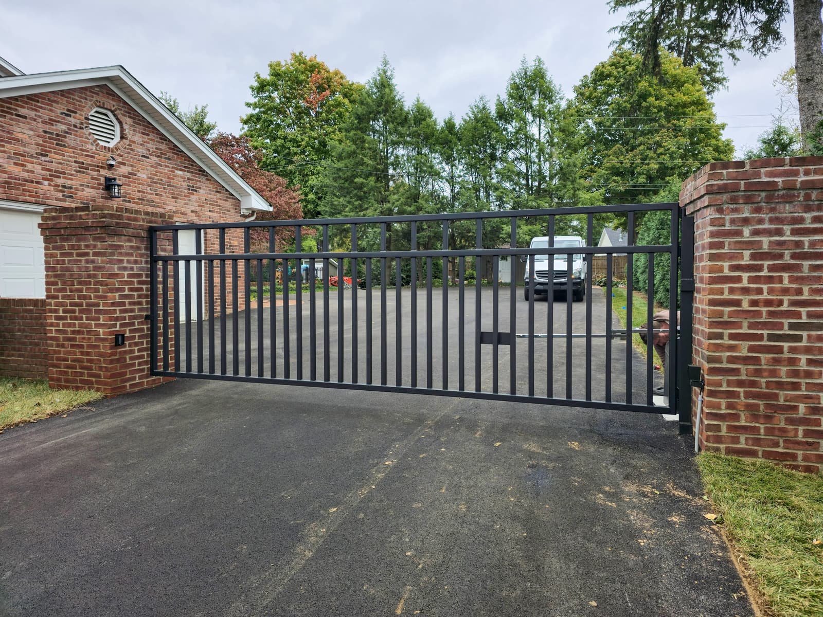 Driveway gates & automation