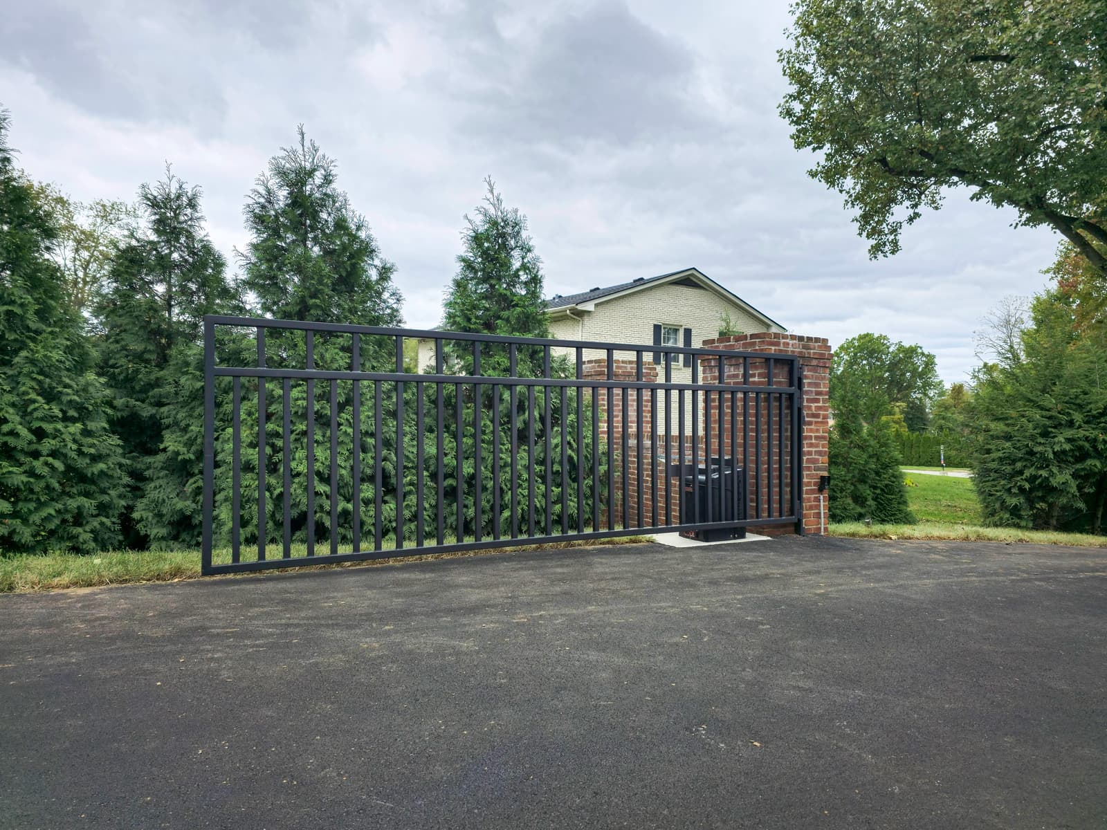 LiftMaster Swing vs. Slide Gate Operators: How to Choose the Right Series