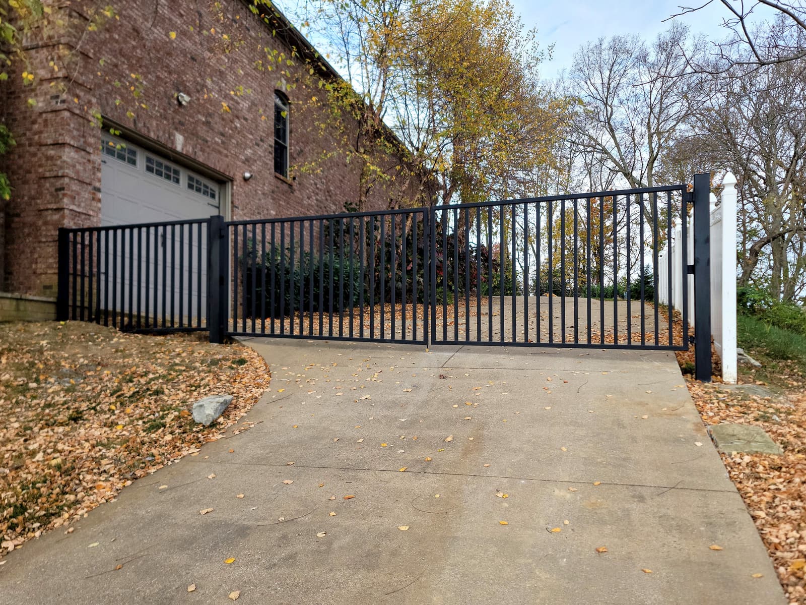 Battery Backup vs. Hardwired Gate Motors: Pros and Cons for Kentucky Properties