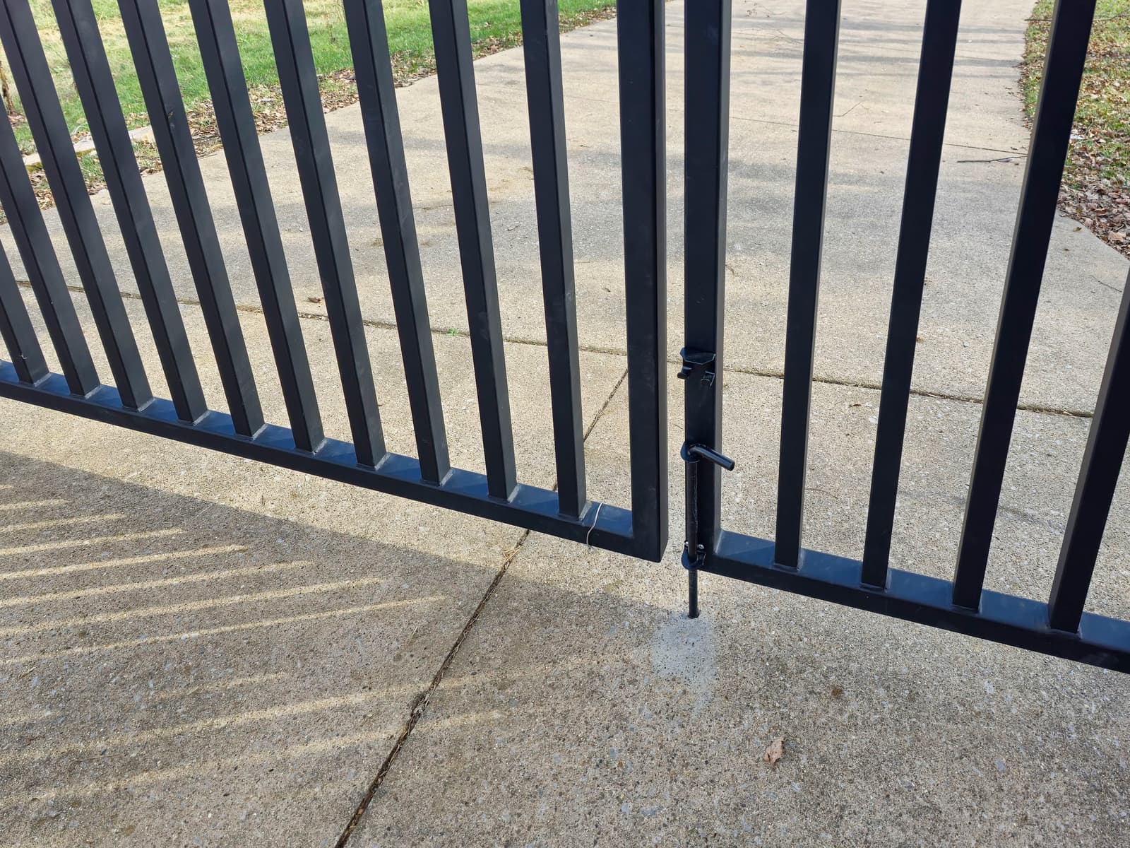 Custom Driveway Gates in Lexington: Styles, Costs & Automation (2025 Guide)
