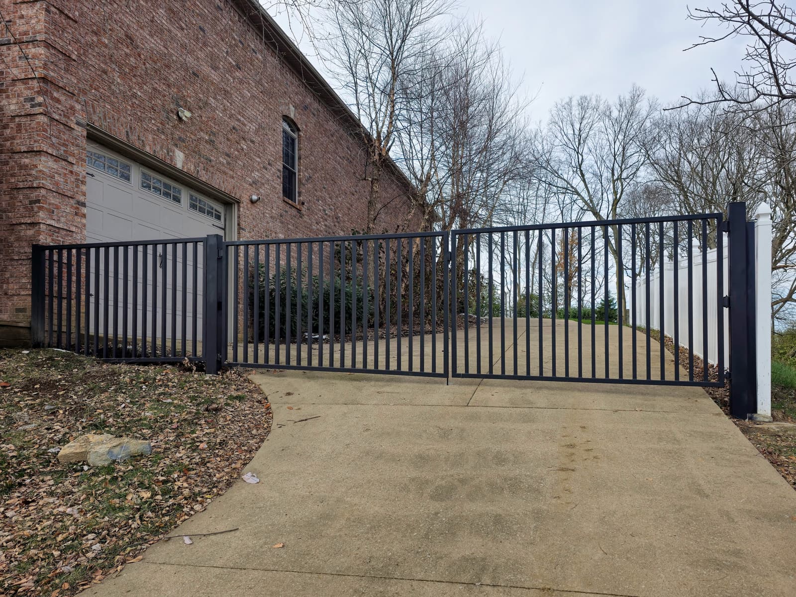 2026 Gate Material Trends: What’s Best for Kentucky Weather