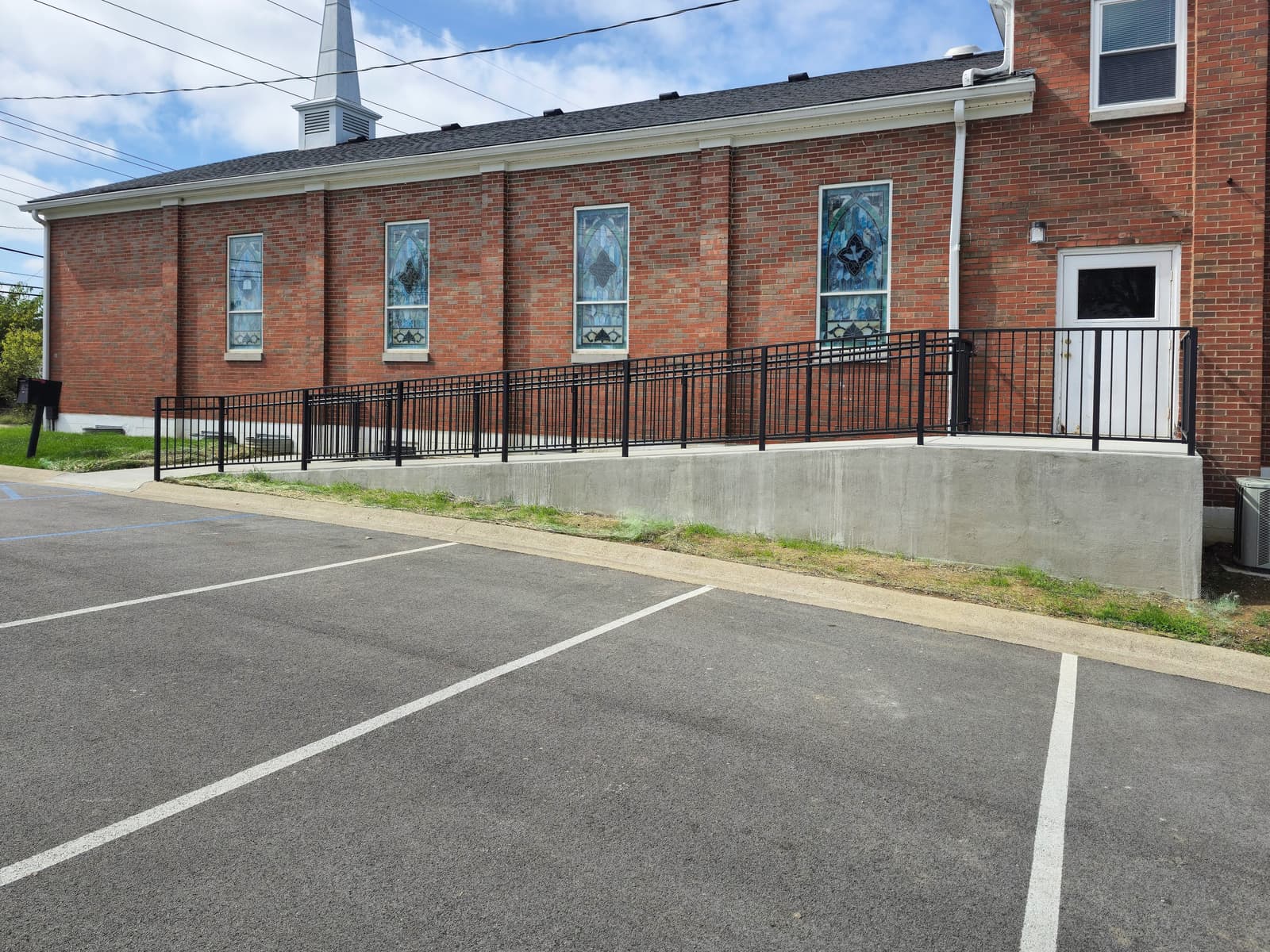 Metal Railings for Split-Level Homes: Layout Challenges and Design Tips