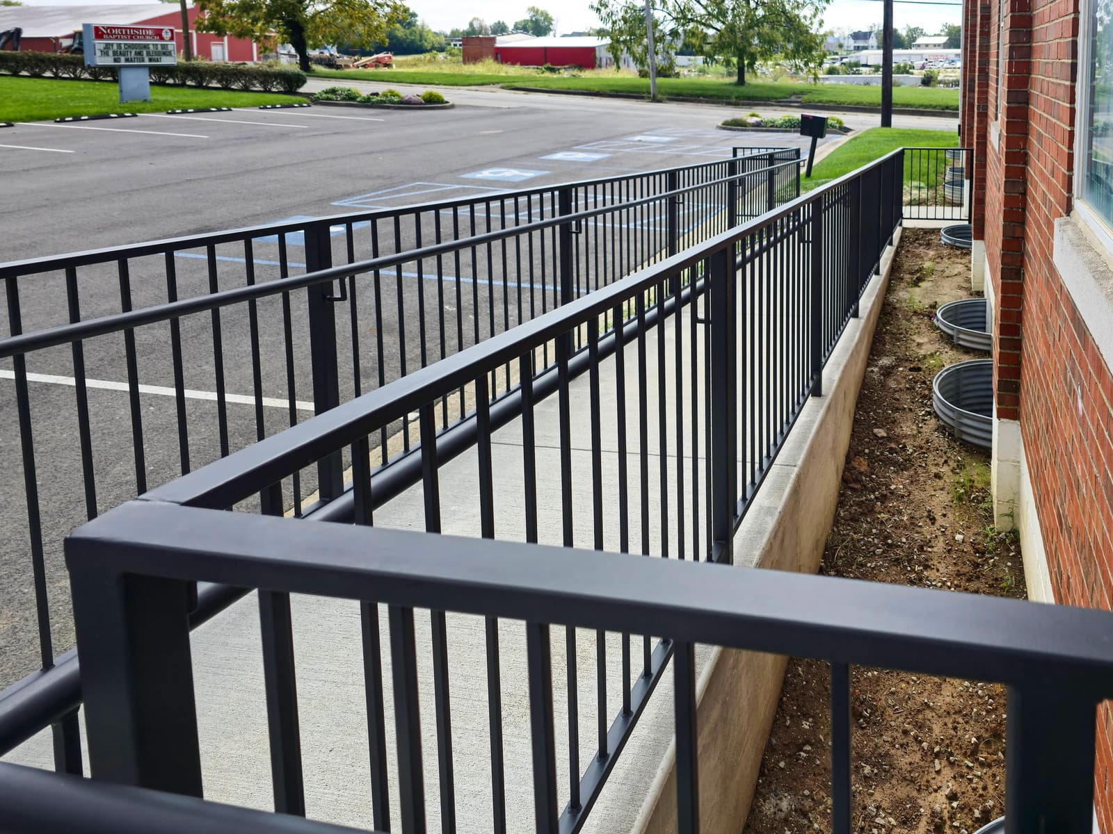 Stair Railing Continuity Rules: Where Breaks Are Allowed — and Where They Aren’t