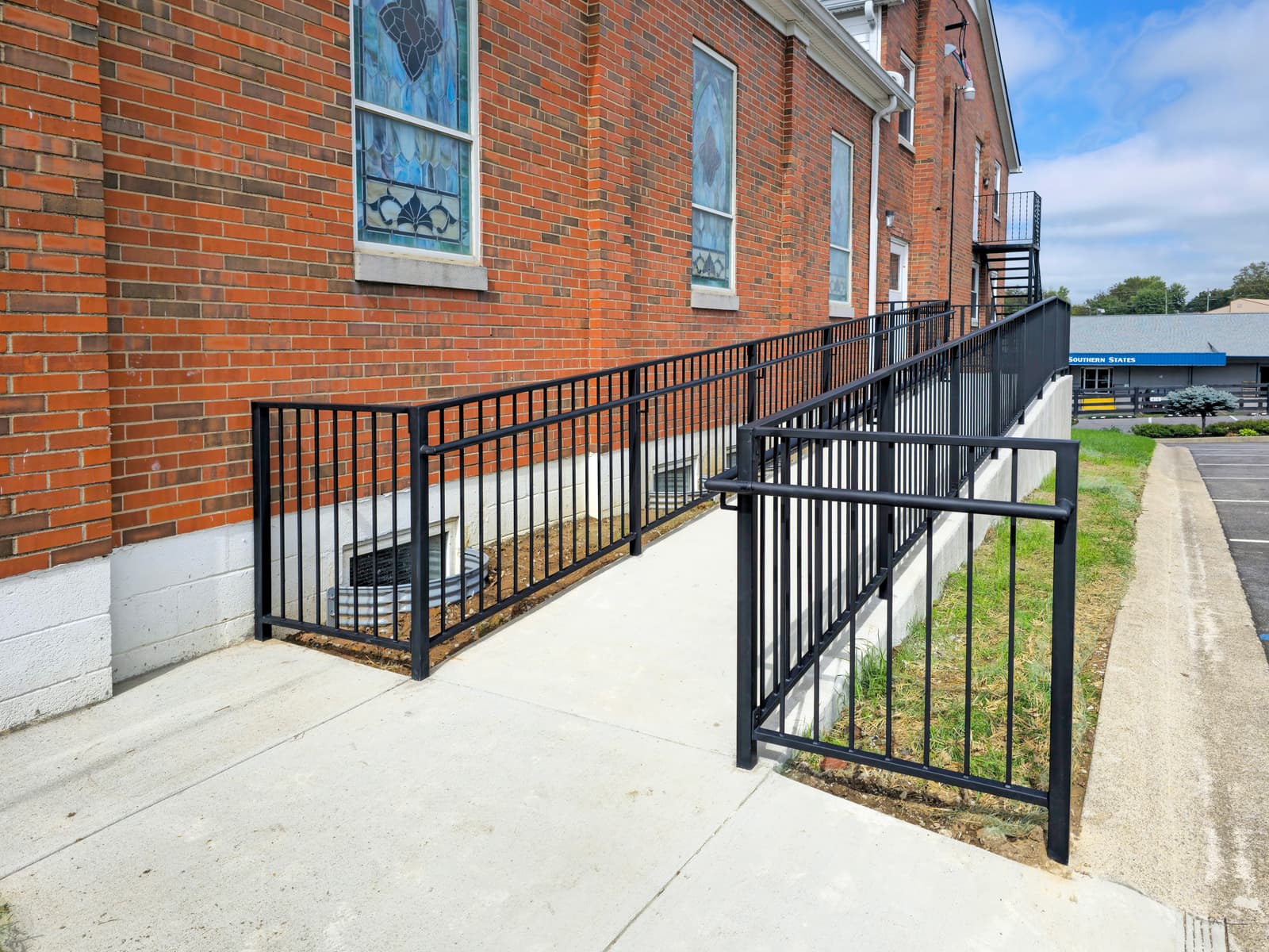 Powder-Coated vs. Galvanized Railings: Which Lasts Longer in Kentucky?