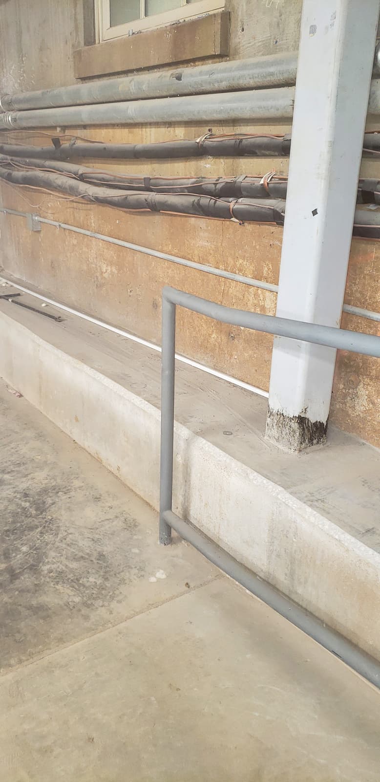 Metal Railings for Split-Level Homes: Layout Challenges and Design Tips
