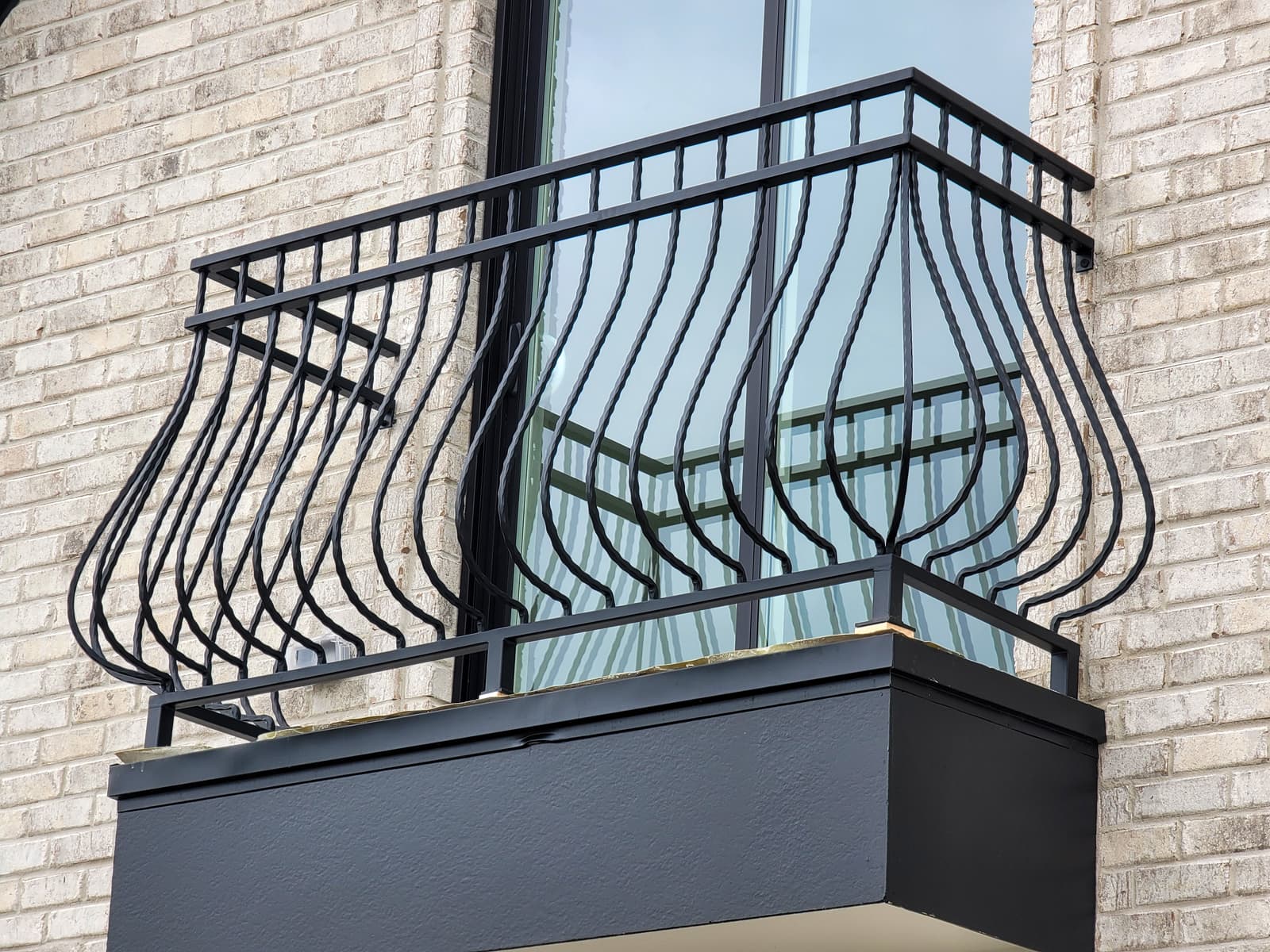 Metal Railings for Split-Level Homes: Layout Challenges and Design Tips