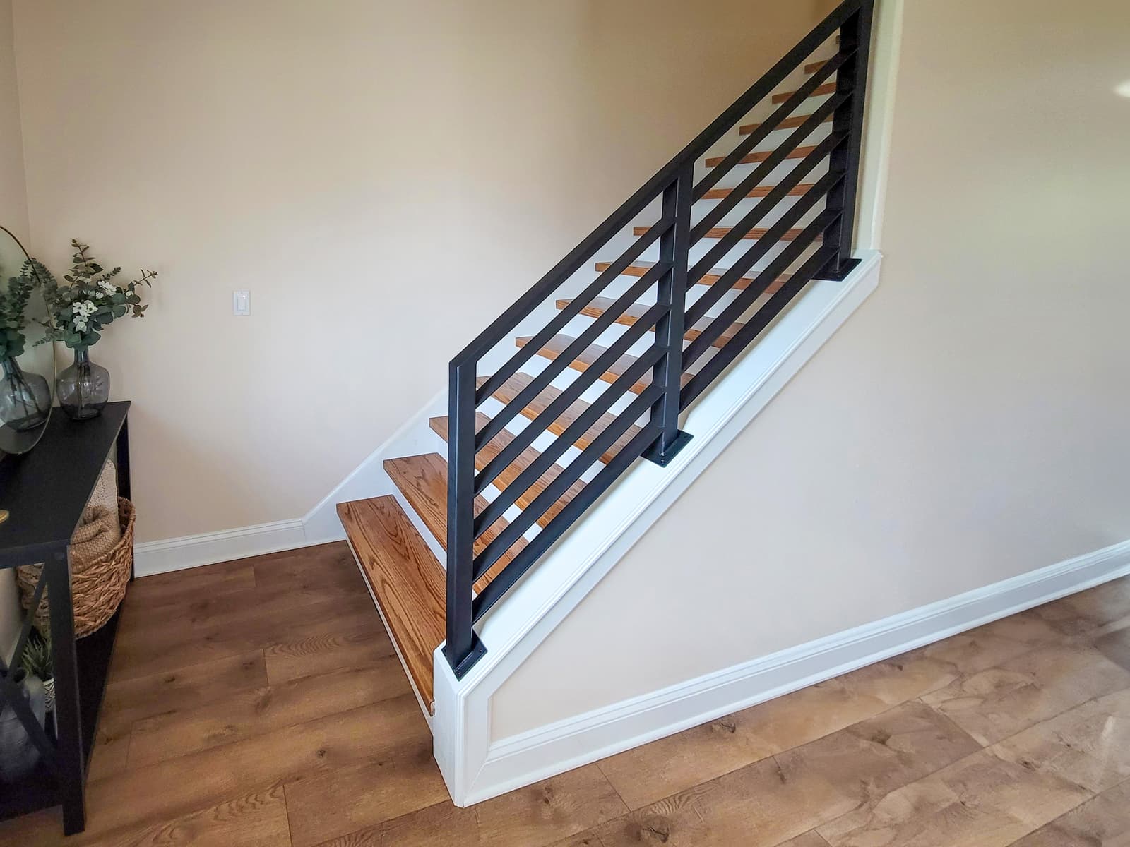 Spiral vs. Straight Metal Staircases: Which Saves More Space in Kentucky Homes?