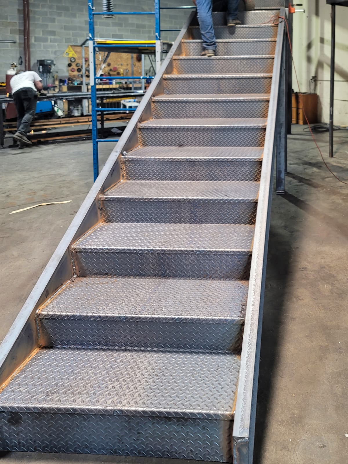 Spiral vs. Straight Metal Staircases: Which Saves More Space in Kentucky Homes?